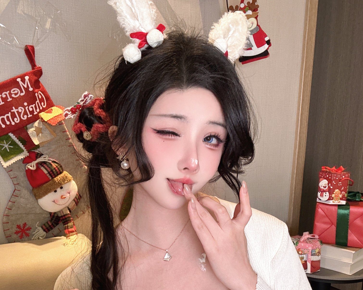 rioko凉凉子 – 圣诞草莓蛋糕